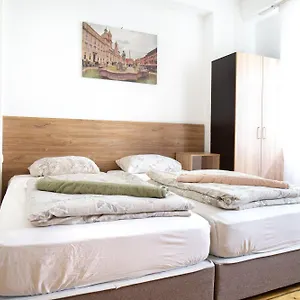 2* Maison d'hôtes En-suite Rooms: Novа In Center